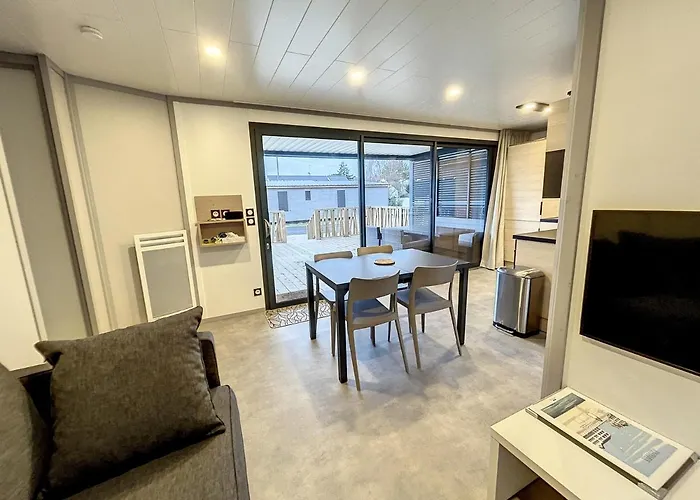 Chalet Standing Avec Piscine Chauffee, 4 Couchages, Proche Et Commerces, Wifi Inclus - Fr-1-361-527