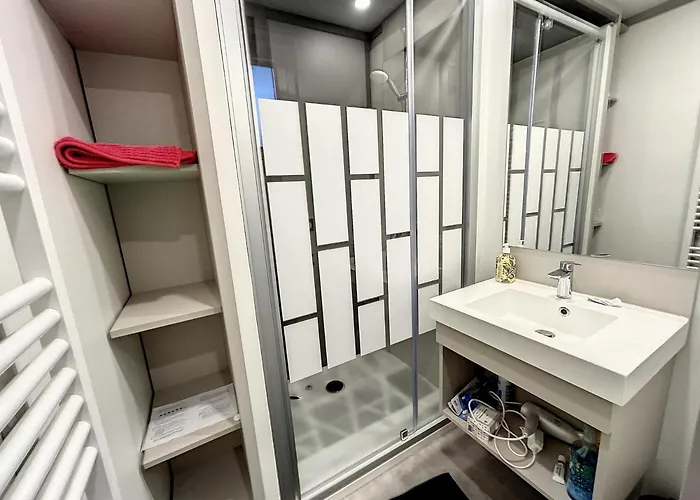 Chalet Standing Avec Piscine Chauffee, 4 Couchages, Proche Et Commerces, Wifi Inclus - Fr-1-361-527